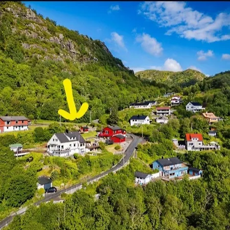 Cozy Flat With View And 15 Min From Apartman