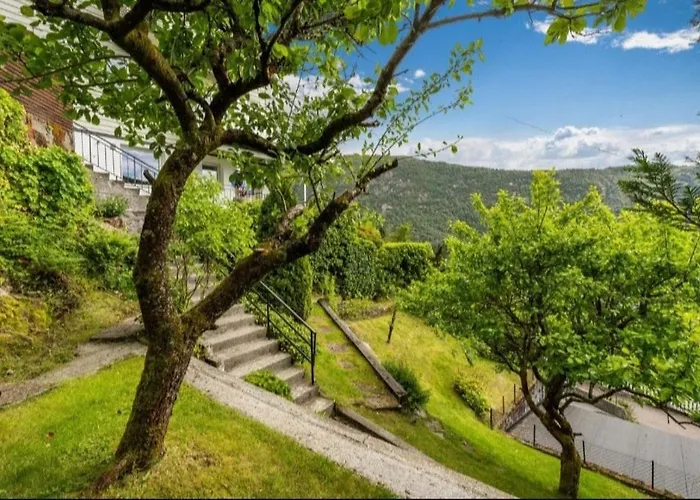 아파트 Cozy Flat With View And 15 Min From 베르겐