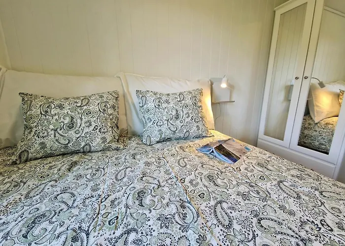 아파트 Cozy Flat With View And 15 Min From